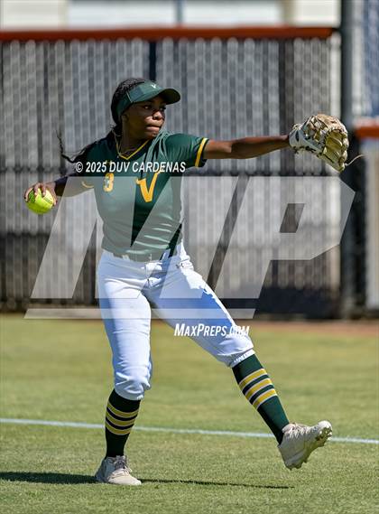 Thumbnail 2 in Central Catholic vs. Vanden (CIF SJS D3 Final) photogallery.