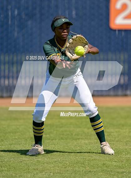 Thumbnail 3 in Central Catholic vs. Vanden (CIF SJS D3 Final) photogallery.
