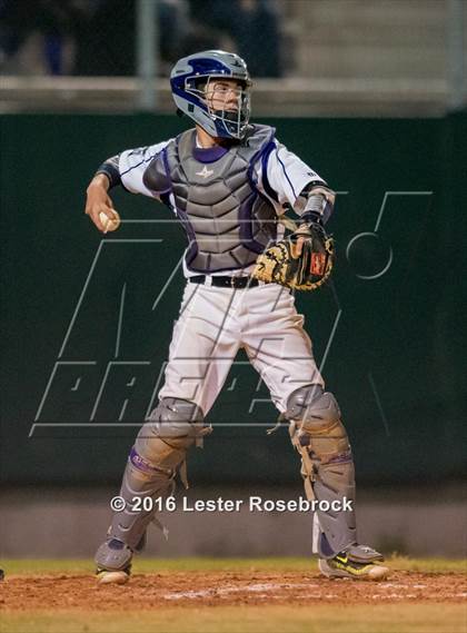 Thumbnail 2 in MacArthur vs Warren photogallery.