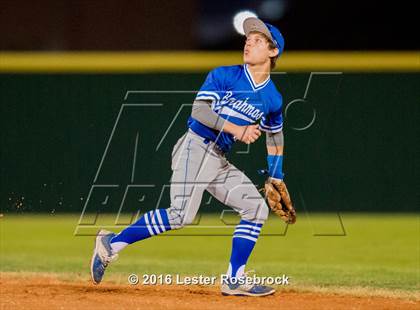 Thumbnail 1 in MacArthur vs Warren photogallery.