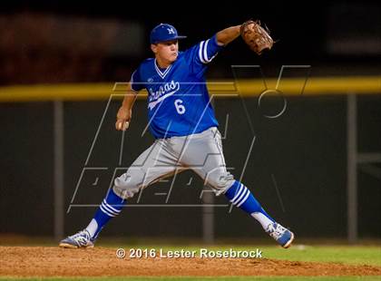 Thumbnail 2 in MacArthur vs Warren photogallery.