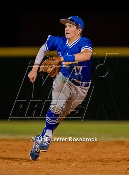 Thumbnail 2 in MacArthur vs Warren photogallery.
