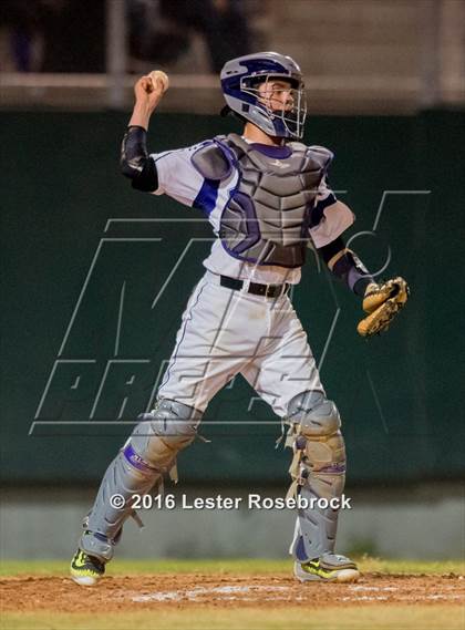 Thumbnail 3 in MacArthur vs Warren photogallery.
