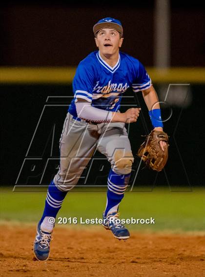 Thumbnail 2 in MacArthur vs Warren photogallery.