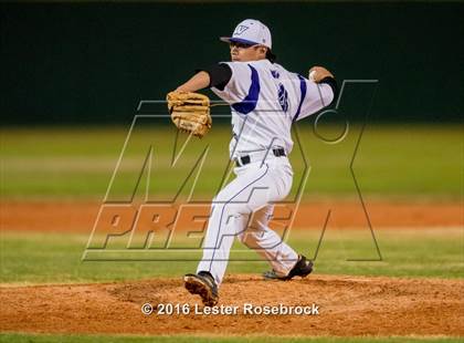 Thumbnail 2 in MacArthur vs Warren photogallery.