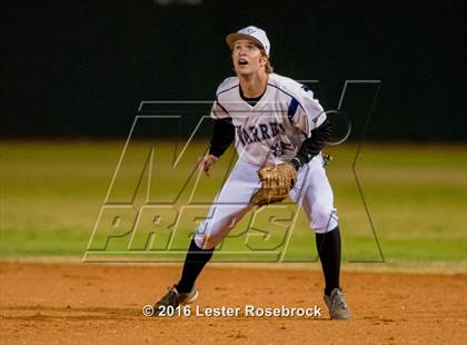 Thumbnail 1 in MacArthur vs Warren photogallery.
