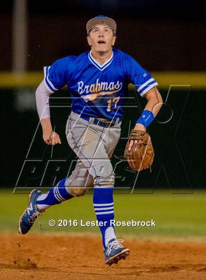 Thumbnail 3 in MacArthur vs Warren photogallery.