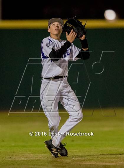 Thumbnail 3 in MacArthur vs Warren photogallery.
