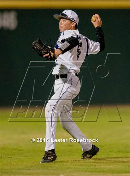 Thumbnail 2 in MacArthur vs Warren photogallery.