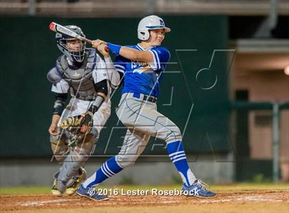 Thumbnail 2 in MacArthur vs Warren photogallery.