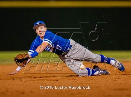 Thumbnail 1 in MacArthur vs Warren photogallery.