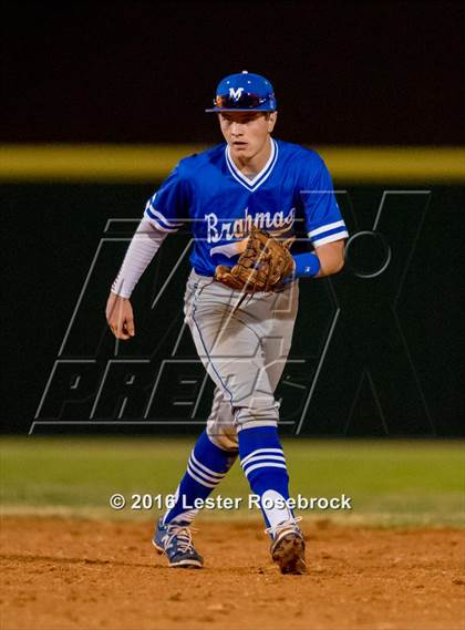Thumbnail 3 in MacArthur vs Warren photogallery.