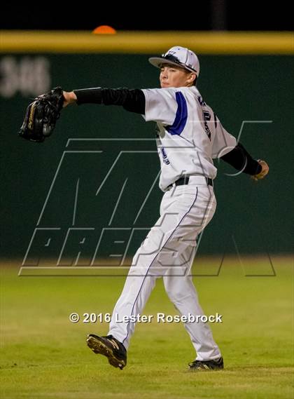 Thumbnail 1 in MacArthur vs Warren photogallery.