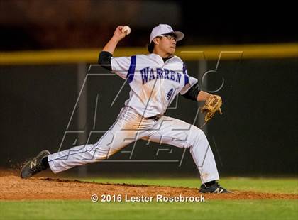 Thumbnail 2 in MacArthur vs Warren photogallery.