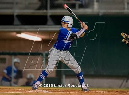 Thumbnail 3 in MacArthur vs Warren photogallery.