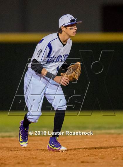 Thumbnail 2 in MacArthur vs Warren photogallery.