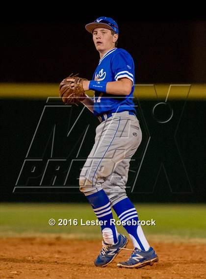 Thumbnail 1 in MacArthur vs Warren photogallery.