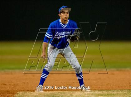 Thumbnail 1 in MacArthur vs Warren photogallery.