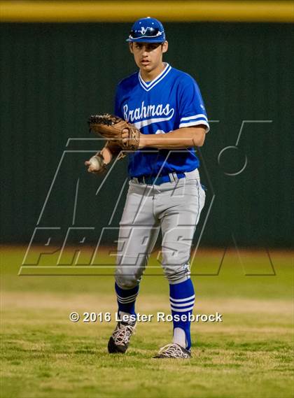 Thumbnail 1 in MacArthur vs Warren photogallery.