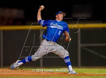 Thumbnail 3 in MacArthur vs Warren photogallery.