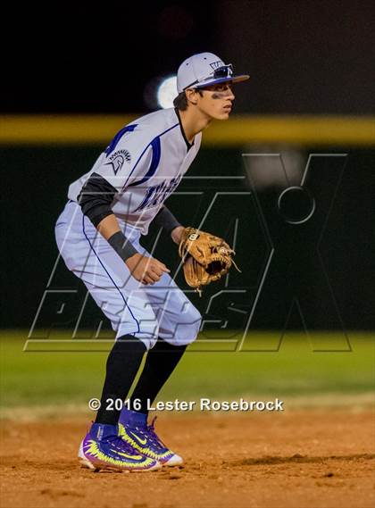 Thumbnail 1 in MacArthur vs Warren photogallery.