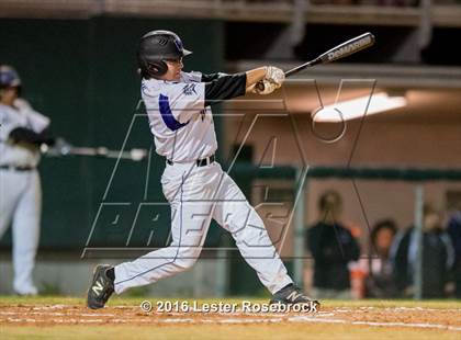 Thumbnail 2 in MacArthur vs Warren photogallery.