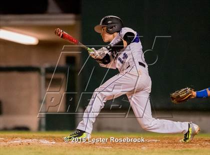 Thumbnail 1 in MacArthur vs Warren photogallery.