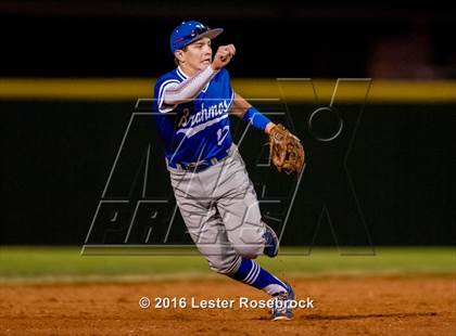 Thumbnail 2 in MacArthur vs Warren photogallery.