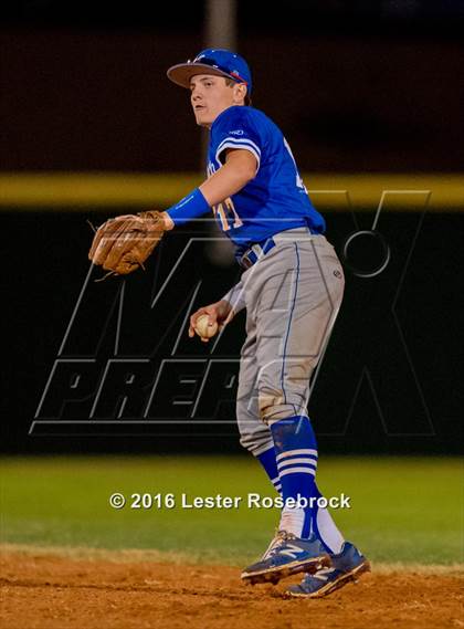 Thumbnail 2 in MacArthur vs Warren photogallery.