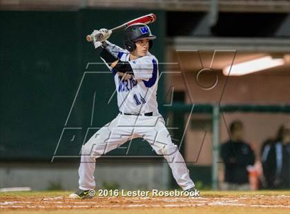 Thumbnail 3 in MacArthur vs Warren photogallery.