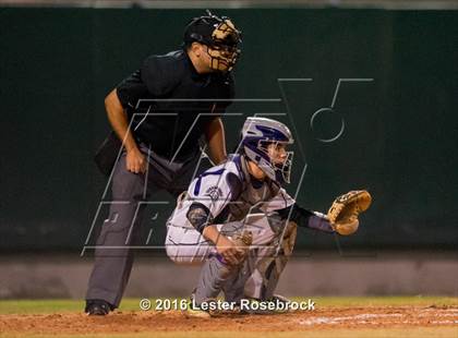 Thumbnail 3 in MacArthur vs Warren photogallery.