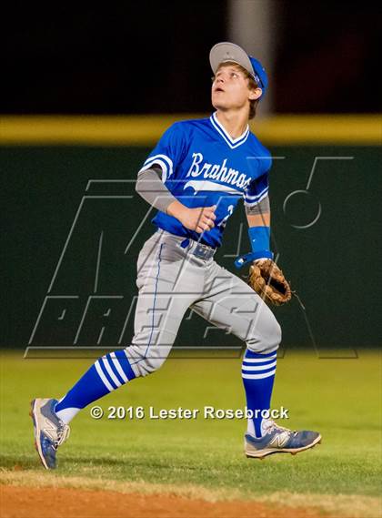Thumbnail 2 in MacArthur vs Warren photogallery.