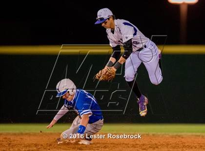 Thumbnail 2 in MacArthur vs Warren photogallery.