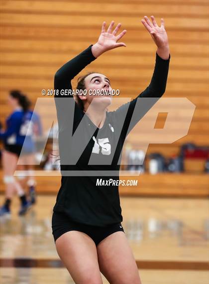Thumbnail 3 in Archbishop Mitty vs. Oak Ridge (Stockton Classic) photogallery.