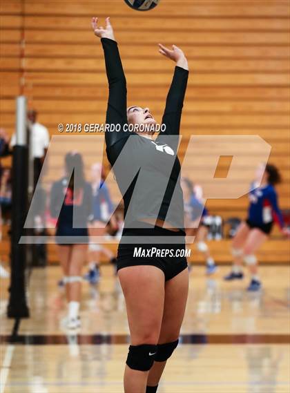Thumbnail 3 in Archbishop Mitty vs. Oak Ridge (Stockton Classic) photogallery.
