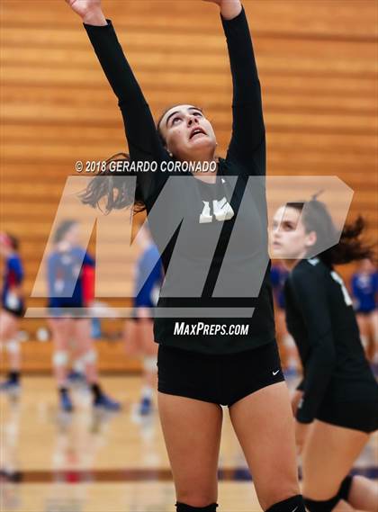 Thumbnail 1 in Archbishop Mitty vs. Oak Ridge (Stockton Classic) photogallery.