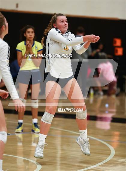 Thumbnail 2 in Archbishop Mitty vs. Oak Ridge (Stockton Classic) photogallery.