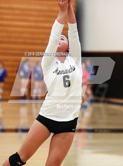 Thumbnail 1 in Archbishop Mitty vs. Oak Ridge (Stockton Classic) photogallery.