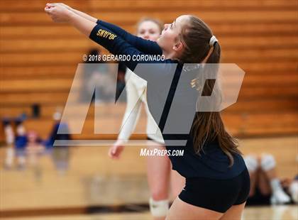 Thumbnail 3 in Archbishop Mitty vs. Oak Ridge (Stockton Classic) photogallery.