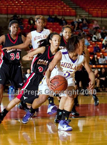 Thumbnail 2 in Midland vs. Cedar Hill (Texas UIL 5A Region 1 Semifinal) photogallery.