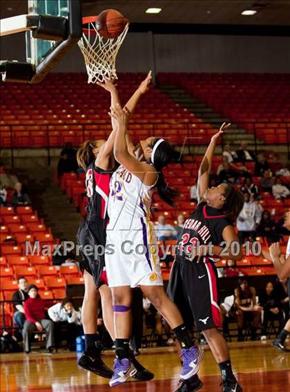 Thumbnail 1 in Midland vs. Cedar Hill (Texas UIL 5A Region 1 Semifinal) photogallery.