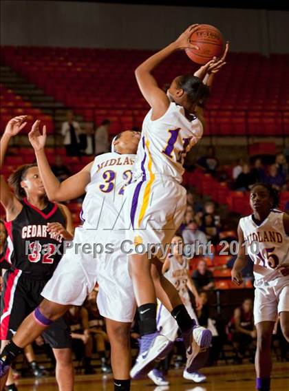Thumbnail 1 in Midland vs. Cedar Hill (Texas UIL 5A Region 1 Semifinal) photogallery.