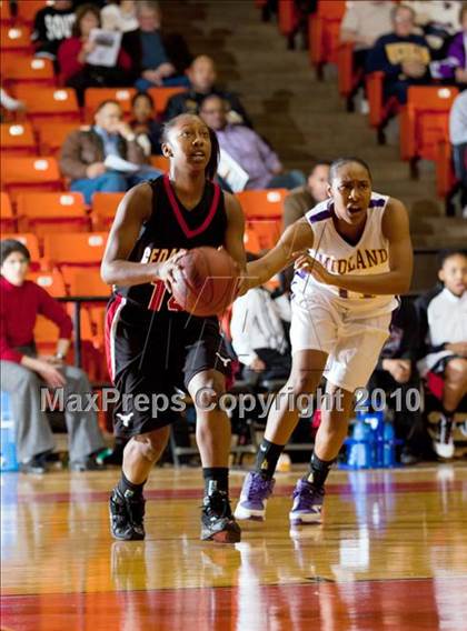 Thumbnail 2 in Midland vs. Cedar Hill (Texas UIL 5A Region 1 Semifinal) photogallery.