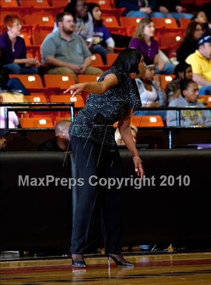 Thumbnail 3 in Midland vs. Cedar Hill (Texas UIL 5A Region 1 Semifinal) photogallery.