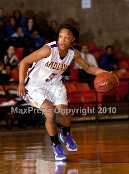 Thumbnail 3 in Midland vs. Cedar Hill (Texas UIL 5A Region 1 Semifinal) photogallery.