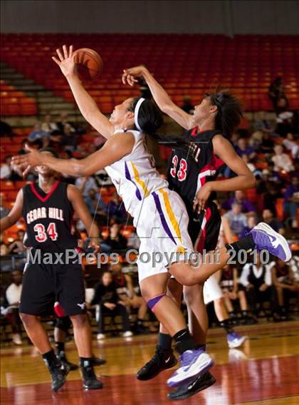 Thumbnail 1 in Midland vs. Cedar Hill (Texas UIL 5A Region 1 Semifinal) photogallery.