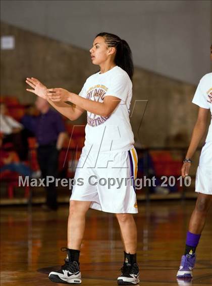 Thumbnail 2 in Midland vs. Cedar Hill (Texas UIL 5A Region 1 Semifinal) photogallery.