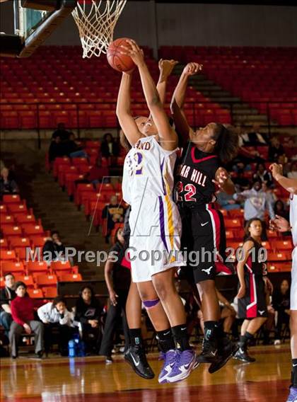 Thumbnail 3 in Midland vs. Cedar Hill (Texas UIL 5A Region 1 Semifinal) photogallery.
