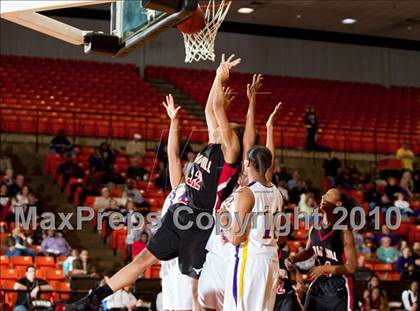 Thumbnail 1 in Midland vs. Cedar Hill (Texas UIL 5A Region 1 Semifinal) photogallery.