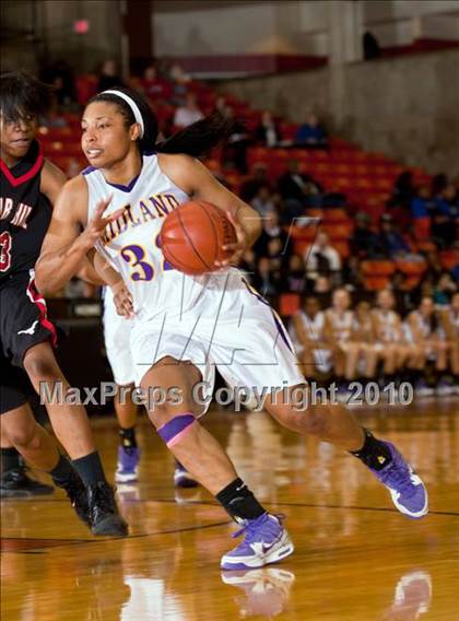 Thumbnail 3 in Midland vs. Cedar Hill (Texas UIL 5A Region 1 Semifinal) photogallery.